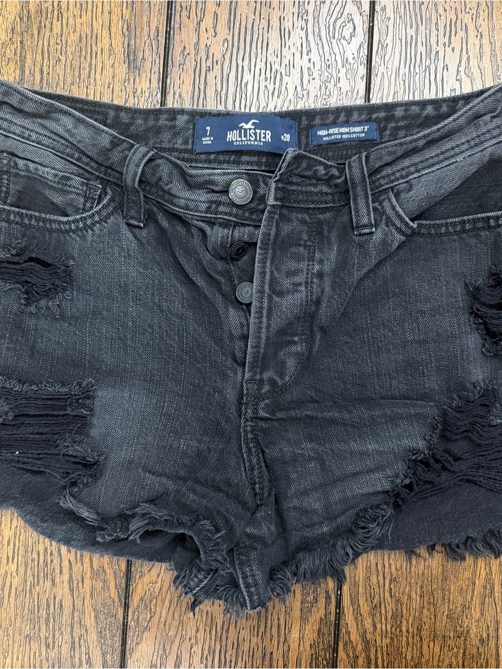 Hollister Women's Black Distressed High Rise Mom Short Denim Shorts - size 7/w28